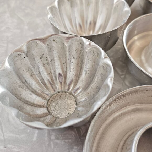 Aluminum Tart Tins Jello Molds Crafts vintage metal fluted cake cups lot of 9 - Picture 3 of 8